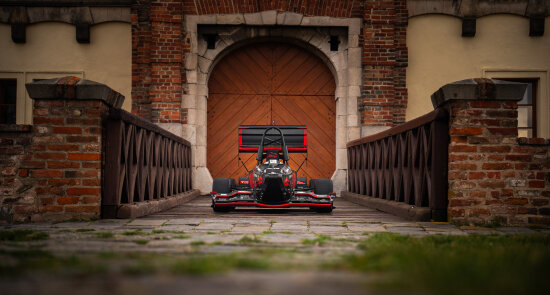 TU Brno Racing se studentskou formulí na hradě